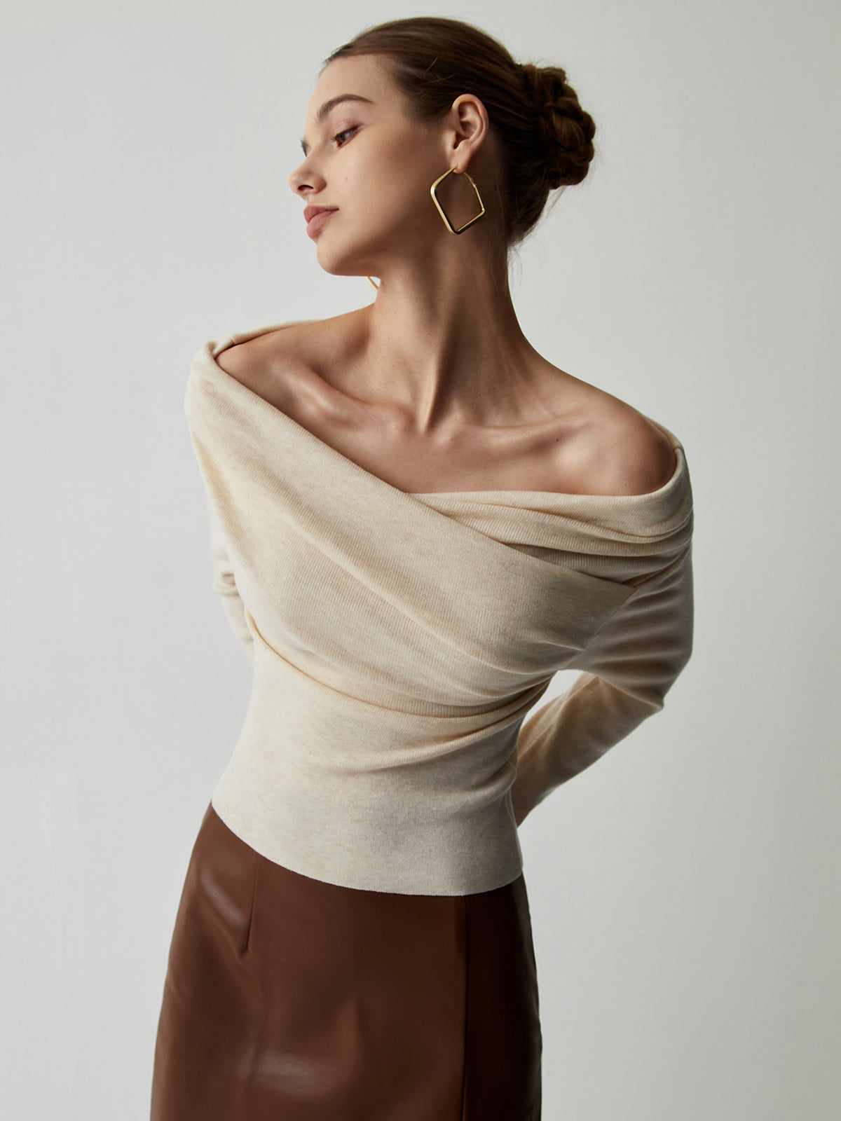 Yasmin – Off-Shoulder Knit Blouse in Apricot